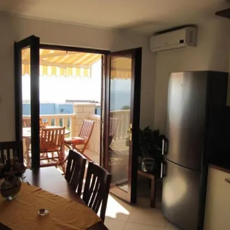 Hetenika Apartment Sucuraj